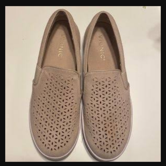 Vionic cute shoes like new!!! - Picture 4 of 4
